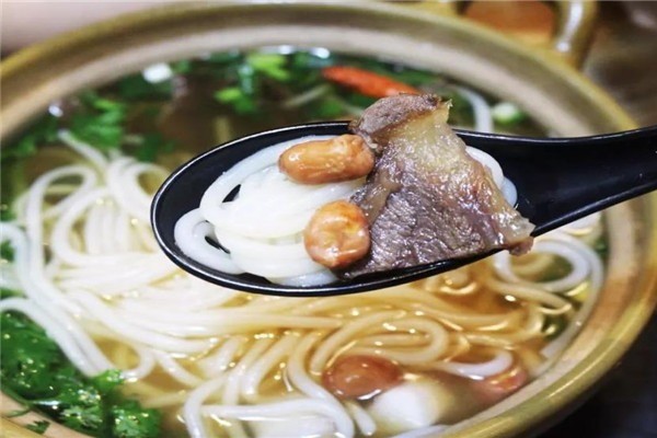 勸君上當(dāng)砂鍋米線