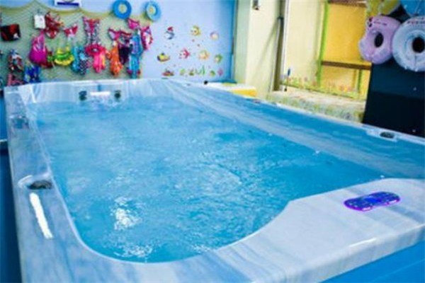 多多愛嬰兒游泳館