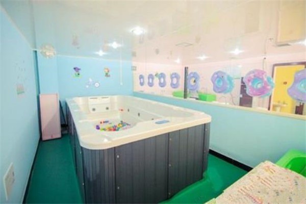 多多愛嬰兒游泳館