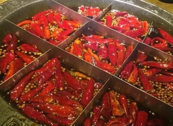 灶二九宮格老火鍋