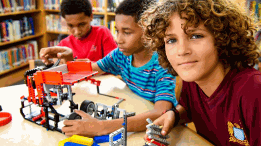 樂創(chuàng)家機(jī)器人教育