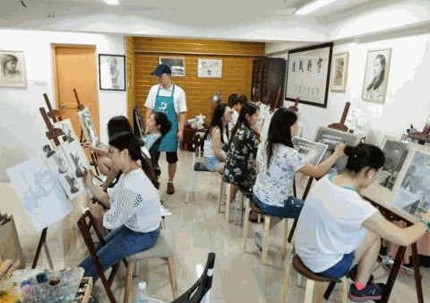 藝中畫苑美術(shù)學(xué)校