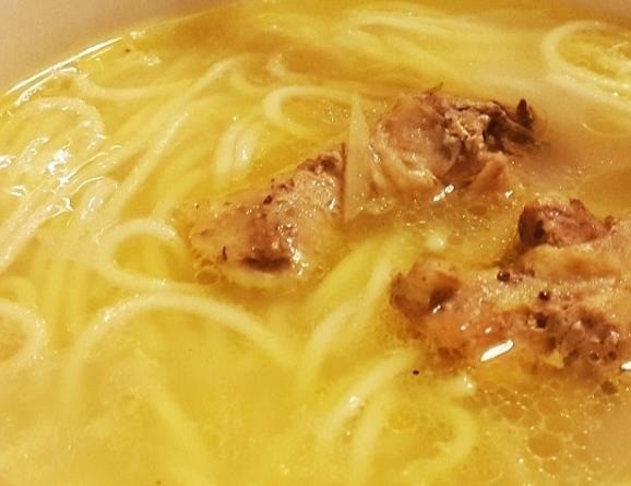 雞本正確雞湯米線