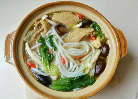 雞本正確雞湯米線