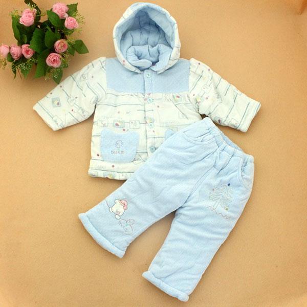 美因?qū)?/></p><p>美因?qū)歮erbo童裝是隸屬于美因?qū)殝胗變河闷酚邢薰酒煜碌闹麐胗籽b品牌，主營嬰幼裝品牌類產(chǎn)品，定位于高端嬰幼裝品牌，是著名的嬰幼裝品牌。美因?qū)毷敲酪驅(qū)殝胗變河闷酚邢薰酒煜缕放?，美因?qū)殝胗變河闷酚邢薰臼且患壹_發(fā)、設(shè)計、銷售、服務(wù)為一體專業(yè)生產(chǎn)高品質(zhì)孕嬰幼兒服飾、用品的企業(yè) 
，擁有一批領(lǐng)悟國際領(lǐng)先潮流的設(shè)計、研發(fā)人員，一批年輕高效的現(xiàn)代服務(wù)管理團(tuán)隊。有 10 
多年為國外專業(yè)孕嬰幼兒服飾、用品市場生產(chǎn)、銷售及服務(wù)經(jīng)驗。每款產(chǎn)品都采用國際先進(jìn)生產(chǎn)工藝、設(shè)備和進(jìn)口高檔原料精心制作而成。生產(chǎn)的每一道工序與流程都有專業(yè)的工程技術(shù)人員負(fù)責(zé)檢查和管理。 
“美因?qū)殹碑a(chǎn)品追求卓越， 款式新穎， 人性化的款式設(shè)計，高質(zhì)量的科學(xué)生產(chǎn)，帶給寶寶安全舒適的貼身呵護(hù)。公司在先進(jìn)的經(jīng)營理念指導(dǎo)下，將我國的孕嬰幼兒服飾、用品經(jīng)營、嬰幼兒教育與國際接軌。美因?qū)毭芮嘘P(guān)注國際嬰幼兒用品、服飾前沿時尚資訊，秉承歐、美各國的流行趨勢，創(chuàng)新產(chǎn)品以突出寶寶活潑可愛、健康向上的個性。2004年，公司憑借在國外成熟市場的經(jīng)驗，在國內(nèi)孕嬰幼市場尚未形成規(guī)模的過渡時期，以“美因?qū)殹逼放瞥晒Φ顷憞鴥?nèi)時尚品牌之都——寧波。通過長期堅持不懈的品牌建設(shè)，以優(yōu)質(zhì)的產(chǎn)品 
， 一流的服務(wù)給國內(nèi)外消費者提供專業(yè)、細(xì)致的服務(wù)。美因?qū)毻b展現(xiàn)孩子健康品質(zhì)“美因?qū)殹笔且粋€時尚新銳、快樂休閑的童裝品牌?！懊酪?qū)殹敝鲝埡喖s而不簡單、個性時尚、快樂休閑交融的品味和穿著文化。以時尚塑造高雅氣質(zhì)，以休閑塑造寬廣的心胸。美因?qū)殠椭⒆咏】?、自由成長?！懊酪?qū)殹逼放仆b注重舒適、環(huán)保，人性化的設(shè)計，時尚與健康并存。品牌標(biāo)識中由兩個可愛的小孩兒頭像組成，充分體現(xiàn)了男孩的活潑和女孩的俏麗，標(biāo)志采用紅白兩色，紅色為愛的顏色，而白色是純真的象征，通過生動的色彩構(gòu)成與形象構(gòu)造，展示出兒童美麗可愛，健康自信的形象。美因?qū)毻b人性化設(shè)計 健康環(huán)?！懊酪?qū)殹逼放贫ㄎ挥?-16歲的新生代兒童，注重舒適、環(huán)保，人性化的設(shè)計，時尚與健康并存。品牌標(biāo)識中由兩個可愛的小孩兒頭像組成，充分體現(xiàn)了男孩的活潑和女孩的俏麗，標(biāo)志采用紅白兩色，紅色為愛的顏色，而白色是純真的象征，通過生動的色彩構(gòu)成與形象構(gòu)造，展示出兒童美麗可愛，健康自信的形象?！懊酪?qū)殹泵考緸樾∨笥淹瞥鼋倏罱】怠㈥柟?、雅致、時尚、活潑、明快等設(shè)計風(fēng)格的品牌精品，產(chǎn)品采用了多樣化的拼色及圖案處理，以兒童健康為切入點，全部精選最新優(yōu)質(zhì)全棉、麻、毛等天然面料，精確的活性環(huán)保染料印花染色工藝，色牢度好、耐洗滌，精雕細(xì)酌，令 
“ 美因?qū)?”品牌童裝特色突出，優(yōu)勢顯著。美因?qū)毤用藘?yōu)勢：一條龍服務(wù),快速起步1、品牌優(yōu)勢：免費提供全套美因?qū)歏I形象系統(tǒng)及品牌授權(quán)證書、商標(biāo)使用證書。2、市場優(yōu)勢：跨過獨自摸索倍受艱難的過程，開業(yè)就面對的是口碑品牌幾十年培育成熟的市場。3、投資優(yōu)勢：美因?qū)毤用丝偛繌倪x擇項目、技術(shù)培訓(xùn)、選址裝修、產(chǎn)品試用、籌備開業(yè)等一系列的活動，15天即可完成，總部的裝修非常的簡單有個性，其它的物料都是總部送，加盟商只要付出很小的成本，既可以看到很多的效果成效。4、產(chǎn)品優(yōu)勢：美因?qū)毱放飘a(chǎn)品質(zhì)量可靠、性價比高、服務(wù)完善，值得投資。成功的經(jīng)營模式是加盟商走上創(chuàng)富快車的關(guān)鍵，經(jīng)營模式簡單地說就是賺錢的方式，在如今市場競爭如此激烈的大環(huán)境下，更終成功的經(jīng)營模式。5、營銷優(yōu)勢：總部憑借著豐富的營銷經(jīng)驗和極強(qiáng)的營銷策劃能力，每季都會有計劃地在全國開展統(tǒng)一的促銷活動。6、培訓(xùn)優(yōu)勢：公司總部為各加盟店提供開業(yè)前的集中強(qiáng)化培訓(xùn)、到店培訓(xùn)和“一對一”帶店經(jīng)營培訓(xùn)，并協(xié)助指導(dǎo)開業(yè)籌備工作，完全確保了加盟店市場適應(yīng)能力，使加盟者在最短的時間內(nèi)成為餐飲經(jīng)營專家。7、服務(wù)優(yōu)勢：為加盟商提供幾大加盟超值服務(wù)，讓您切身感受到加盟后超值，享受開店后具有價值。8、技術(shù)優(yōu)勢：專業(yè)人員為加盟商提供店面選址，免費培訓(xùn)專業(yè)技術(shù)人員。專業(yè)人員指導(dǎo)開業(yè)及業(yè)務(wù)拓展支持。美因?qū)毤用速M多少錢？投入成本小,創(chuàng)業(yè)難度低為了滿足人群的需求，市面上出現(xiàn)了各種加盟投資品牌。美因?qū)毦褪瞧渲械囊粋€品牌，被很多人認(rèn)可，也是眾多對加盟投資感興趣朋友的關(guān)注品牌。美因?qū)毑粌H擁有知名的品牌效應(yīng)，還擁有良好的市場口碑，很值得大家選擇!美因?qū)毞浅＿m合小本投資者，加盟費用不多，總部所提供的扶持和經(jīng)營產(chǎn)品種類，是一樣都不缺的，所以大家可以放心選擇。美因?qū)毜募用肆鞒桃卜浅：唵?，如果你也想加盟就趕快與我們聯(lián)系吧，我們將為您發(fā)送相關(guān)加盟資料，祝您成功投資。就大行業(yè)來講，因其有著萬億的市場規(guī)模，所以成為朝陽產(chǎn)業(yè)，勢不可擋的是高速的增長趨勢。創(chuàng)業(yè)者處于行業(yè)之中，就不愁沒生意。而美因?qū)毤用送顿Y自然是不錯的選擇。美因?qū)毤用吮Ｕ希簞?chuàng)業(yè)無憂省心省力,標(biāo)準(zhǔn)流程短期上手1、品牌形象：加盟美因?qū)殻偛繒⑵放菩蜗蠛推放苐ogo全部授權(quán)給加盟店，以品牌知名度引起消費者的關(guān)注。2、整店輸出：從簽訂合同到開業(yè)，總部為各店全程打理：提供選店址、裝修設(shè)計方案、開業(yè)贈品、開業(yè)前培訓(xùn)等，保證加盟者開業(yè)順利、一炮走紅。3、物流配送：美因?qū)毤用丝偛孔杂性瞎S和物流配送中心，統(tǒng)一配送，降低成本。4、媒體廣告：總部提供全程企劃、廣告支持，媒體選擇央視、衛(wèi)視、時尚雜志、主流期刊等，強(qiáng)勢的廣告推進(jìn)，讓合作店坐享滾滾客源、財源。5、市場運營：美因?qū)毠咎峁┤椎赇伖芾硎謨?，店鋪運轉(zhuǎn)更順暢。6、培訓(xùn)支持：總部還將持續(xù)對美因?qū)毟骷壒芾砣藛T開設(shè)相應(yīng)培訓(xùn)課程，不定期舉辦共識會，加強(qiáng)與加盟商之間的溝通，協(xié)助宣傳與促銷。7、選址裝修：總部有專業(yè)人員對盟店的店面進(jìn)行設(shè)計，并提供專業(yè)的裝修指導(dǎo)資料，最大力度保證美因?qū)毿蜗蟮慕y(tǒng)一性，有效的利用店內(nèi)空間。8、開業(yè)指導(dǎo)：美因?qū)毧偛繒o予加盟商最大的幫助，幫助他們在前期運營的時候可以輕松的應(yīng)對一些突發(fā)情況，同時還會開設(shè)一些相關(guān)的課程，以此來輔導(dǎo)每一個加盟商更好的經(jīng)營以及把品牌效應(yīng)最大化的利用起來。9、活動策劃：提供開業(yè)籌備、預(yù)熱，開業(yè)流程及活動策劃，開業(yè)后日常營銷活動方案信息化管理支持。10、區(qū)域保護(hù)：總部嚴(yán)格控制區(qū)域保障投資商利益，在合同約定區(qū)域內(nèi)不發(fā)第二家代理。美因?qū)毤用藯l件1、法人需是具有獨立民事責(zé)任行為的企業(yè)組織或中國公民個體。2、誠實守信,具有強(qiáng)烈的團(tuán)隊合作意識,能夠與人和諧相處，注重協(xié)調(diào)關(guān)系。3、需擁有一定資金實力和良好的商業(yè)信用。4、有交流溝通和承擔(dān)風(fēng)險的能力。5、在臨街處、商業(yè)街的地方具備適宜經(jīng)營的場所。6、有一定的創(chuàng)業(yè)精神吃苦耐勞7、認(rèn)同美因?qū)毠镜墓芾砟Ｊ胶秃螅梢缘焦具M(jìn)行考察洽談，參觀公司的實體店面，相互之間增強(qiáng)了解。8、有良好的品德和誠信。美因?qū)毤用肆鞒?、了解信息：加盟商以電話、傳真、網(wǎng)上留言等方式向美因?qū)毧偛孔稍兒献魇马?，索取相關(guān)資料。2、項目考察:評估選址情況，指導(dǎo)正確選址，有需要美因?qū)毤用丝偛靠膳蓪Ｈ烁八诘貙嵉乜疾臁?、加盟申請：填寫代理申請，填寫合作申請。4、簽訂合同:美因?qū)毤用酥行呐c加盟商簽訂特許經(jīng)營合同。5、店址選擇：簽訂美因?qū)毤用撕贤?，在意向商圈尋找合適的開店地址，并由美因?qū)毧偛窟M(jìn)行評估。6、裝修設(shè)計：協(xié)助選址、落實裝修、導(dǎo)入企業(yè)VI，投資商按照總部提供的統(tǒng)一設(shè)計方案進(jìn)行裝修，店面選址、店面設(shè)計、施工方案、設(shè)備安裝、店面服裝、形象事務(wù)用品等，總部提供一應(yīng)俱全的支援，實現(xiàn)以最快的速度入市操作。7、加盟培訓(xùn)：到公司培訓(xùn)中心現(xiàn)場接受各種相關(guān)培訓(xùn)，以利于加盟店后期更好的經(jīng)營。8、新店開業(yè)：公司協(xié)助策劃、培訓(xùn)、定貨、宣傳等開業(yè)籌備工作。</p>
                </div>
                <div   id=