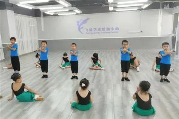 YCAC藝之飛揚(yáng)藝術(shù)培訓(xùn)