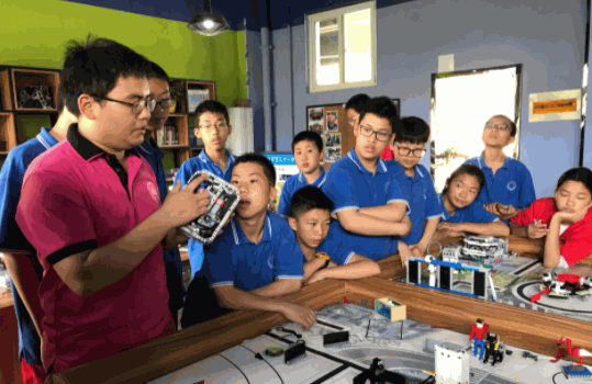 新創(chuàng)客機器人