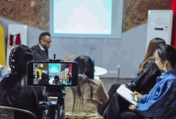 英圣國(guó)際藝術(shù)教育