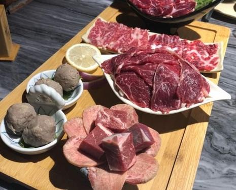 牛?？救? /><br></p><p>發(fā)源于高麗國宮廷，由美食名家創(chuàng)立，用高新科技升級的牛?？救庋匾u經(jīng)典的烤肉精髓，攜裹創(chuàng)立與時尚進駐中國，由牛?？救馄放苽魅耍n、中等多位美食大師坐鎮(zhèn)指導，憑借全球餐飲業(yè)前沿的高新科技，經(jīng)過無數(shù)次對燒烤設備、烤制工藝、美食品類的改進完善，實現(xiàn)了品質(zhì)的全面提升，將環(huán)保的魅力發(fā)揮到優(yōu)質(zhì)，為國人精心烹飪業(yè)內(nèi)單獨的養(yǎng)生烤肉。</p><p><img src=