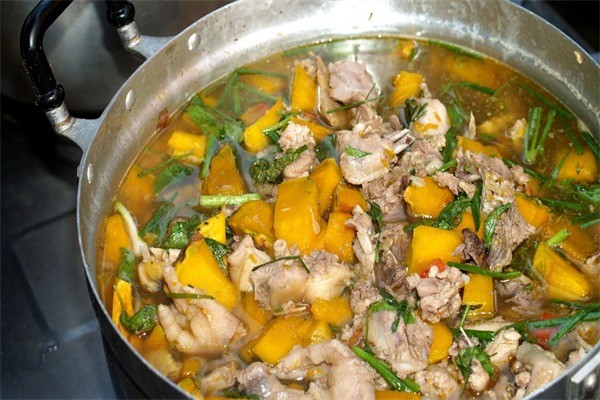 魚(yú)萬(wàn)福石鍋魚(yú)