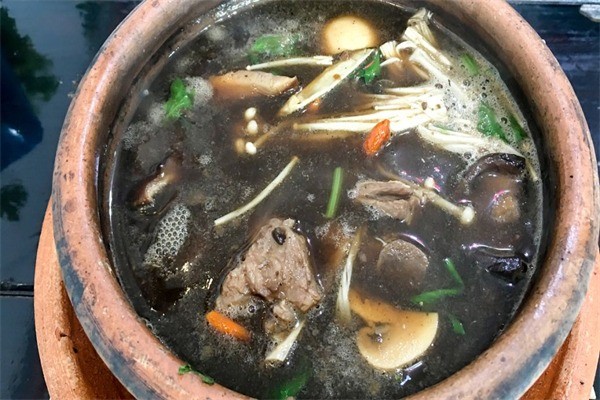 魚(yú)萬(wàn)福石鍋魚(yú)