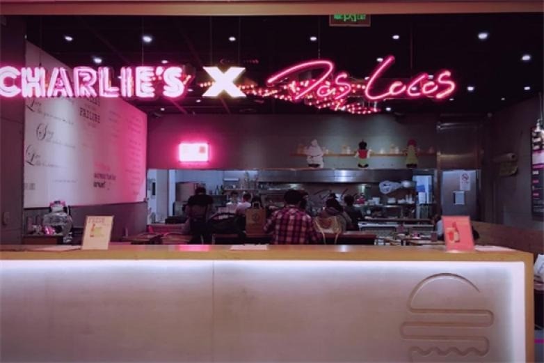 CHARLIES粉紅漢堡