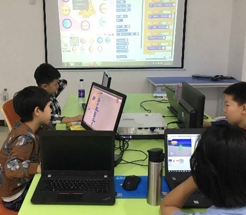 阿兒法營少兒編程