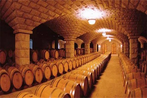 蕥茚精品酒業(yè)