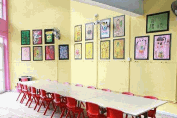 暖色調(diào)畫室