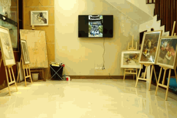暖色調(diào)畫室