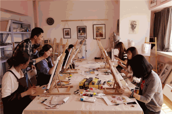 涂涂畫(huà)畫(huà)創(chuàng)意美術(shù)