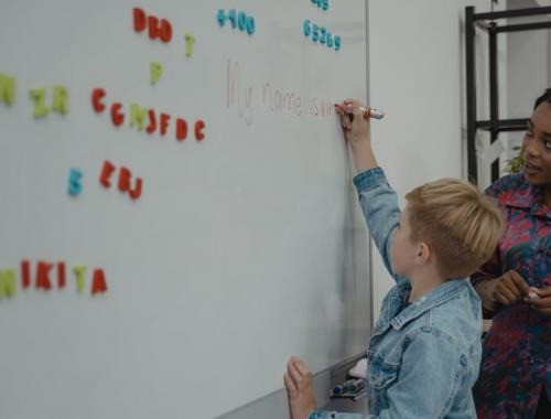 智聯(lián)少兒英語