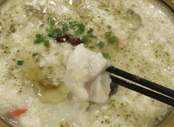 ?？蛠?lái)砂鍋粥酸菜魚(yú)