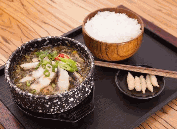 無(wú)骨酸菜魚(yú)米飯