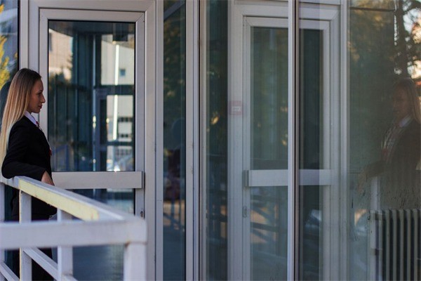 鴻發(fā)自動(dòng)門(mén)