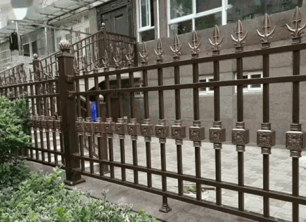 金鵬鋁藝門(mén)窗