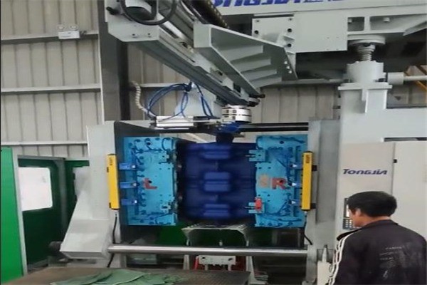 通佳吹塑機(jī)