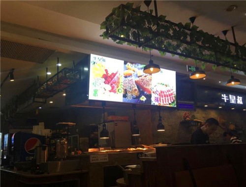 ?；适鍩? /><br></p><p>2015年在全力發(fā)展牛皇叔店面的同時，我們也精心打造了以“創(chuàng)意融合菜”為主流菜系的時尚餐飲品牌“我家娘子”，并計劃在未來兩至三年將“我家娘子”發(fā)展成國內(nèi)著名的、受年輕人歡迎的餐飲新品牌。</p><p><img src=