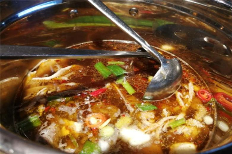 三個(gè)顏色牛肉燉粉