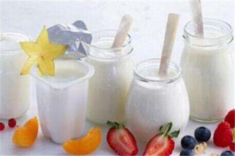 豆?fàn)栁拇蠖顾崮?/></p><p>豆?fàn)栁拇蠖顾崮?，一個(gè)具有互聯(lián)網(wǎng)思維的酸奶品牌</p><p><p>光從名字就可以嗅出其濃濃的互聯(lián)網(wǎng)韻味，發(fā)音取自19世紀(jì)生物學(xué)家“達(dá)爾文”，在產(chǎn)品logo,卡通形象設(shè)計(jì)，UI設(shè)計(jì)等多個(gè)角度充分踐行互聯(lián)網(wǎng)思維的精神</p></p><p><img src=