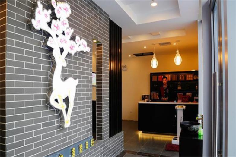 金嘴巴雞翅包飯