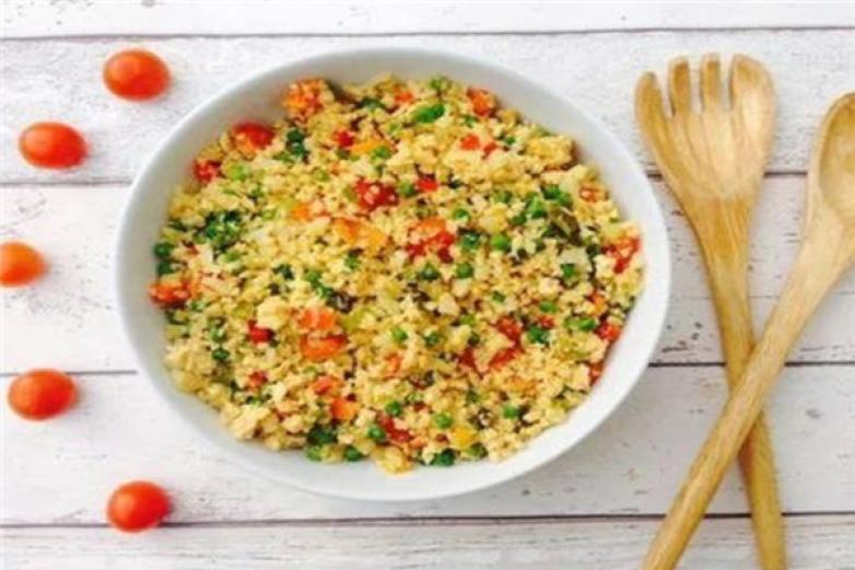 就飽了炒飯鹵味簡餐