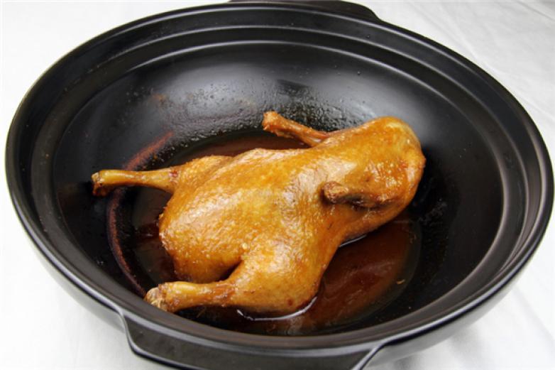 年輕的雞滋補(bǔ)脫骨雞