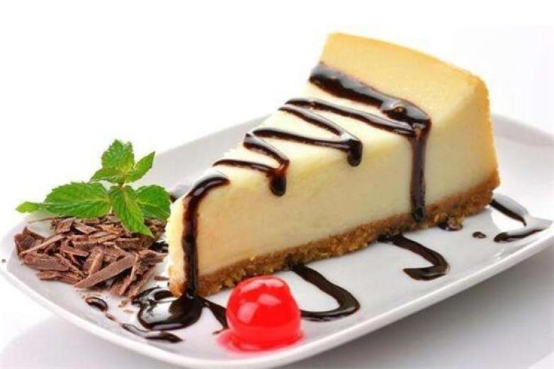 瑞克爺爺?shù)案?/></p><p>許多叔叔阿姨也是很信任瑞克爺爺?shù)案獾奶鹌?/p><p><p>瑞克爺爺?shù)案庵饕?jīng)營生日蛋糕、聚會蛋糕等各種蛋糕，同時也經(jīng)營一些當(dāng)下很受歡迎的甜品點(diǎn)心</p></p><p><img src=