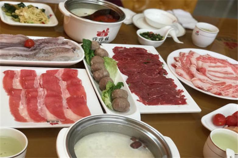 撈撈?；疱?/></p><p>山城重慶，少陽(yáng)多雨霧、空氣濕度大，麻辣怯風(fēng)，是人們餐中的佐料佳品</p><p><p>撈撈福海鮮火鍋的發(fā)源地—北碚，重慶的后花園，一個(gè)安靜美麗、風(fēng)景如畫(huà)、歷史厚重的文化都市</p></p><p><img src=