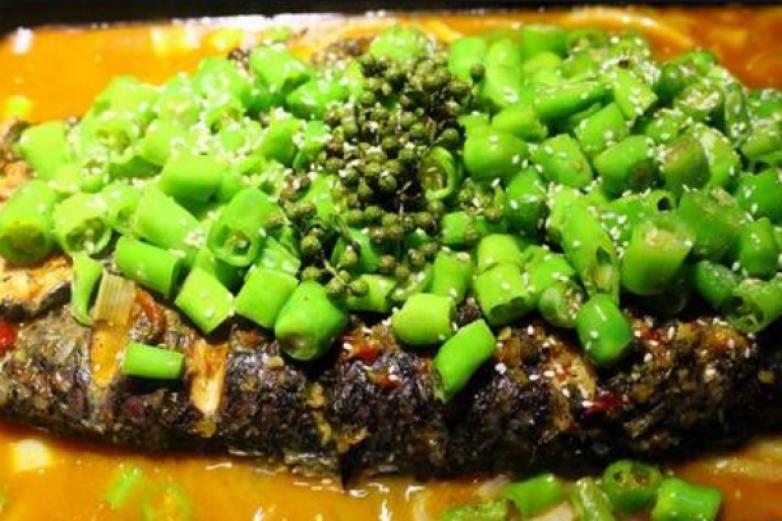 青爐里青花椒烤魚(yú)