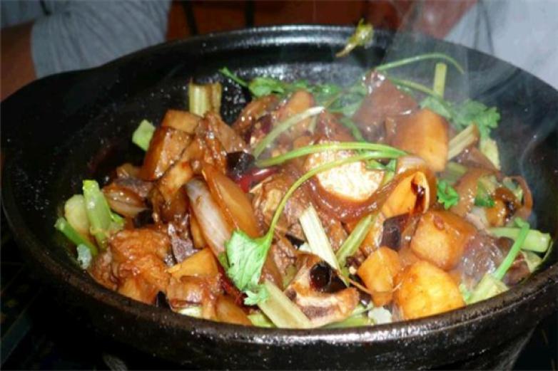 鴻鳴摩爾黃燜雞