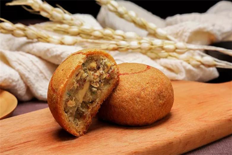 夜貓?zhí)鹌?/></p><p>清爽可口的感覺、漂亮誘人的造型，讓很多人著迷，成為時尚的符號</p><p><p>夜貓?zhí)鹌肥且患夷贻p的公司，公司的團隊核心是一群青春時尚的80后，他們對時尚餐飲的流行趨勢有著超高的敏感度</p></p><p><img src=