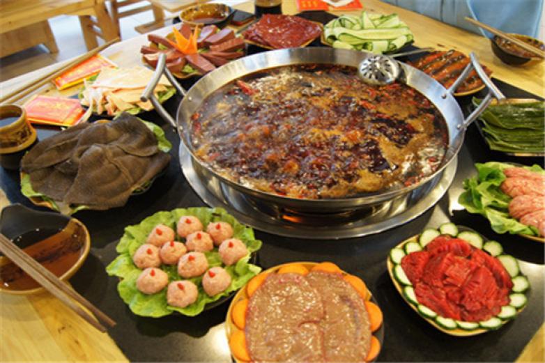 憶春秋肥?；疱?/></p><p>加盟小火鍋?lái)?xiàng)目，小火鍋，當(dāng)然優(yōu)選</p><p><p>更加獨(dú)樹一幟的美味，更豐厚的收銀實(shí)現(xiàn)目標(biāo)</p></p><p><img src=