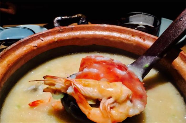 滿窩海鮮砂鍋粥