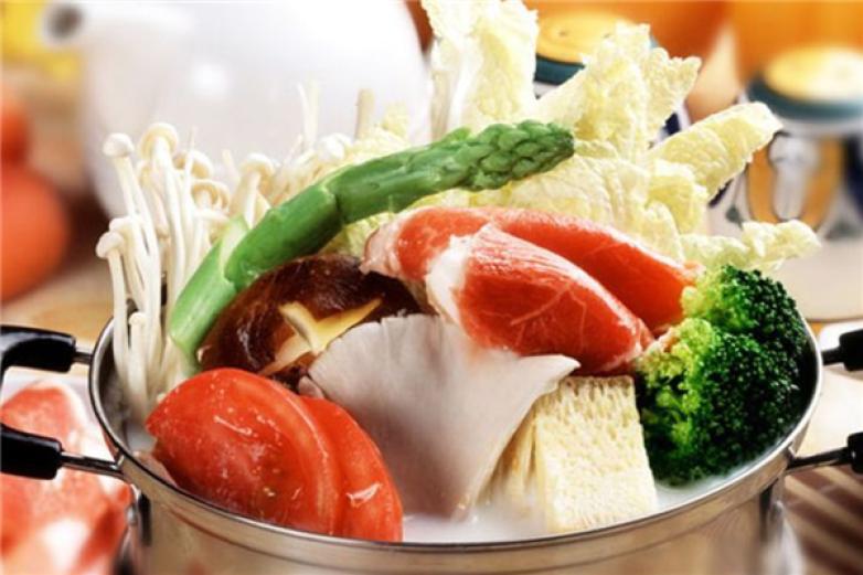 天天尚客旋轉(zhuǎn)小火鍋