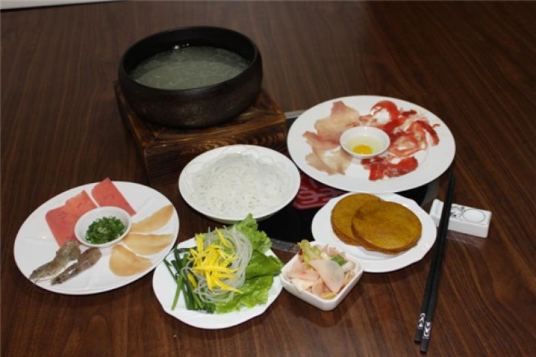 昆明上坐過(guò)橋米線