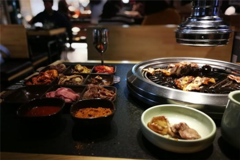 九寸釘自助炭火烤肉