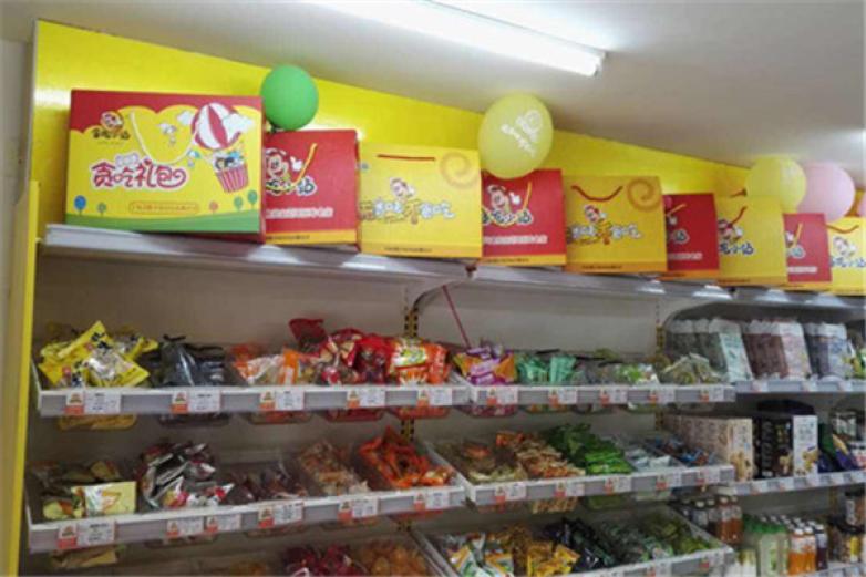 漢家鋪?zhàn)?/></p><p>湖北漢味興食品有限公司充分利用自己的產(chǎn)品特色形成差異化經(jīng)營(yíng)，而這種差異性并不是單一特色的優(yōu)勢(shì)，而是多特色的差異化整合，防止了競(jìng)爭(zhēng)對(duì)手的模仿</p><p><p>漢家鋪?zhàn)恿闶充?，充分發(fā)揮市場(chǎng)導(dǎo)向作用，及時(shí)根據(jù)市場(chǎng)需求調(diào)整產(chǎn)品的種類、設(shè)計(jì)、價(jià)格、文化等，從而提高/增加長(zhǎng)期的差異優(yōu)勢(shì)，在市場(chǎng)競(jìng)爭(zhēng)中取得完勝</p></p><p><img src=