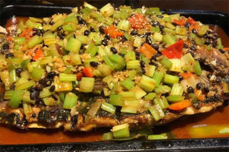 優(yōu)渥炭火烤魚