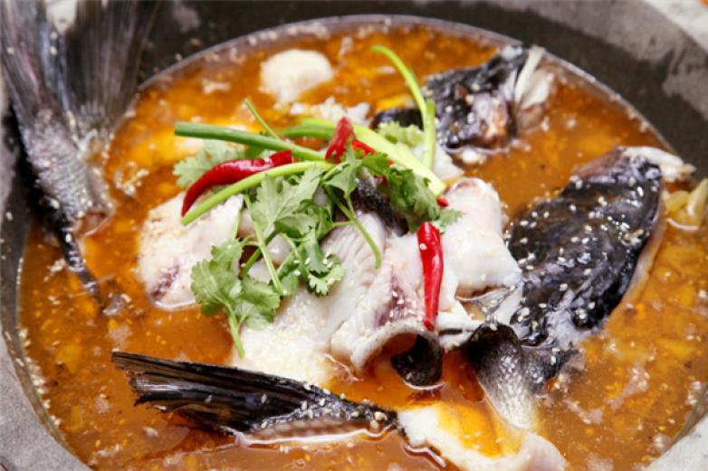 群聚石鍋魚火鍋