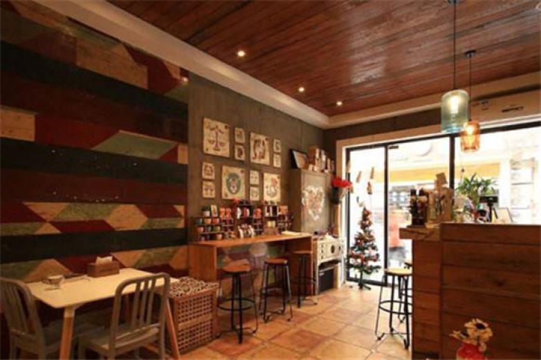 露西盧卡電競潮飲吧