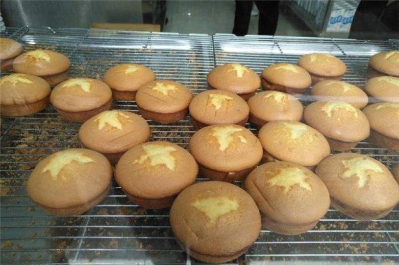 烙梅燒鮮奶雞蛋糕