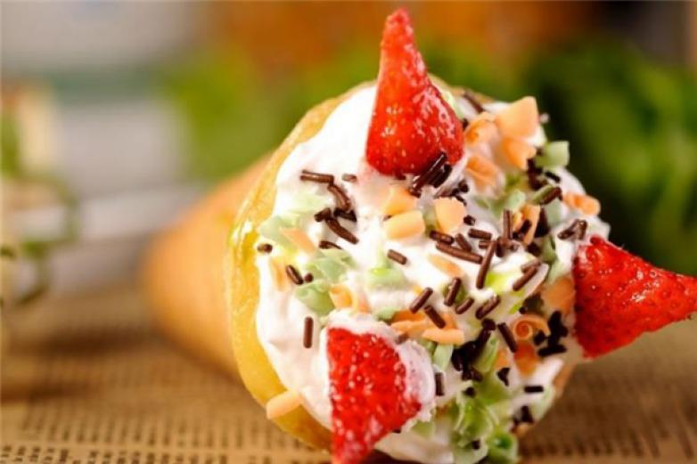 比薩客手握披薩