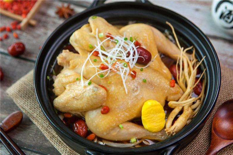 年輕的雞滋補(bǔ)脫骨雞